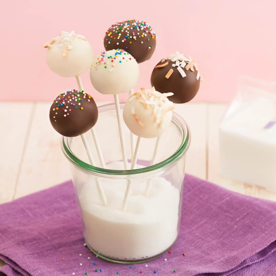 Sucettes de gâteau de fête