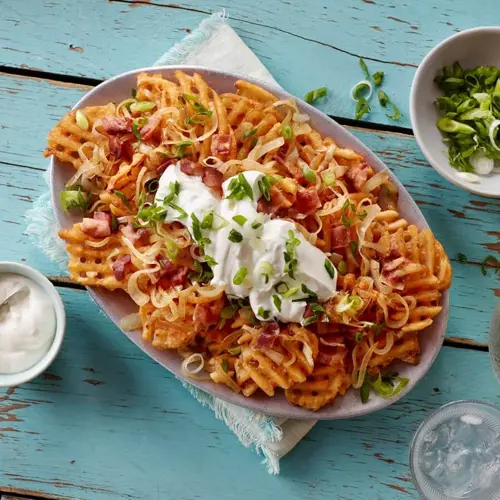 Nachos tout garnis aux frites gaufrées épicées